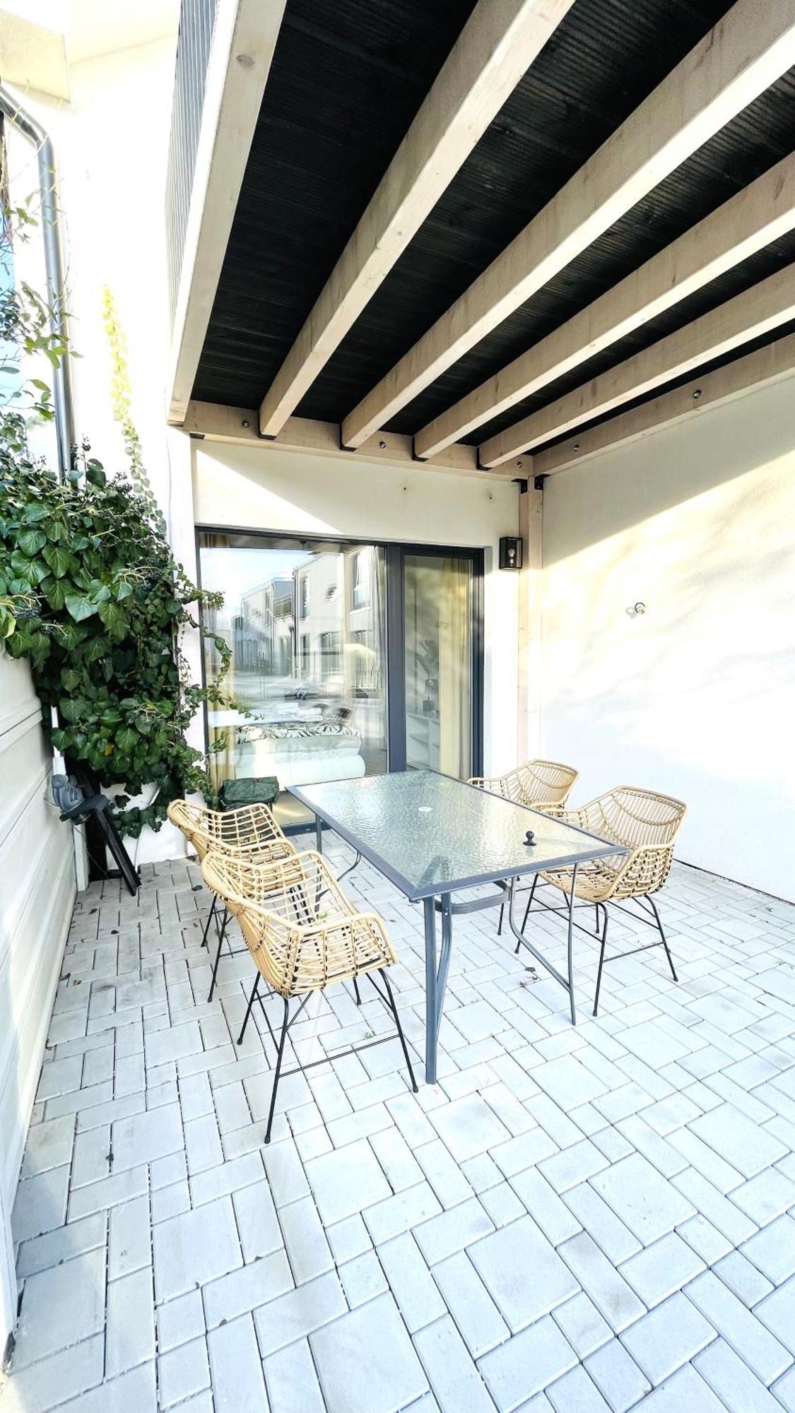 House Flow, 3 Room With Terrace, Free 2 Parking บราติสลาวา ภายนอก รูปภาพ