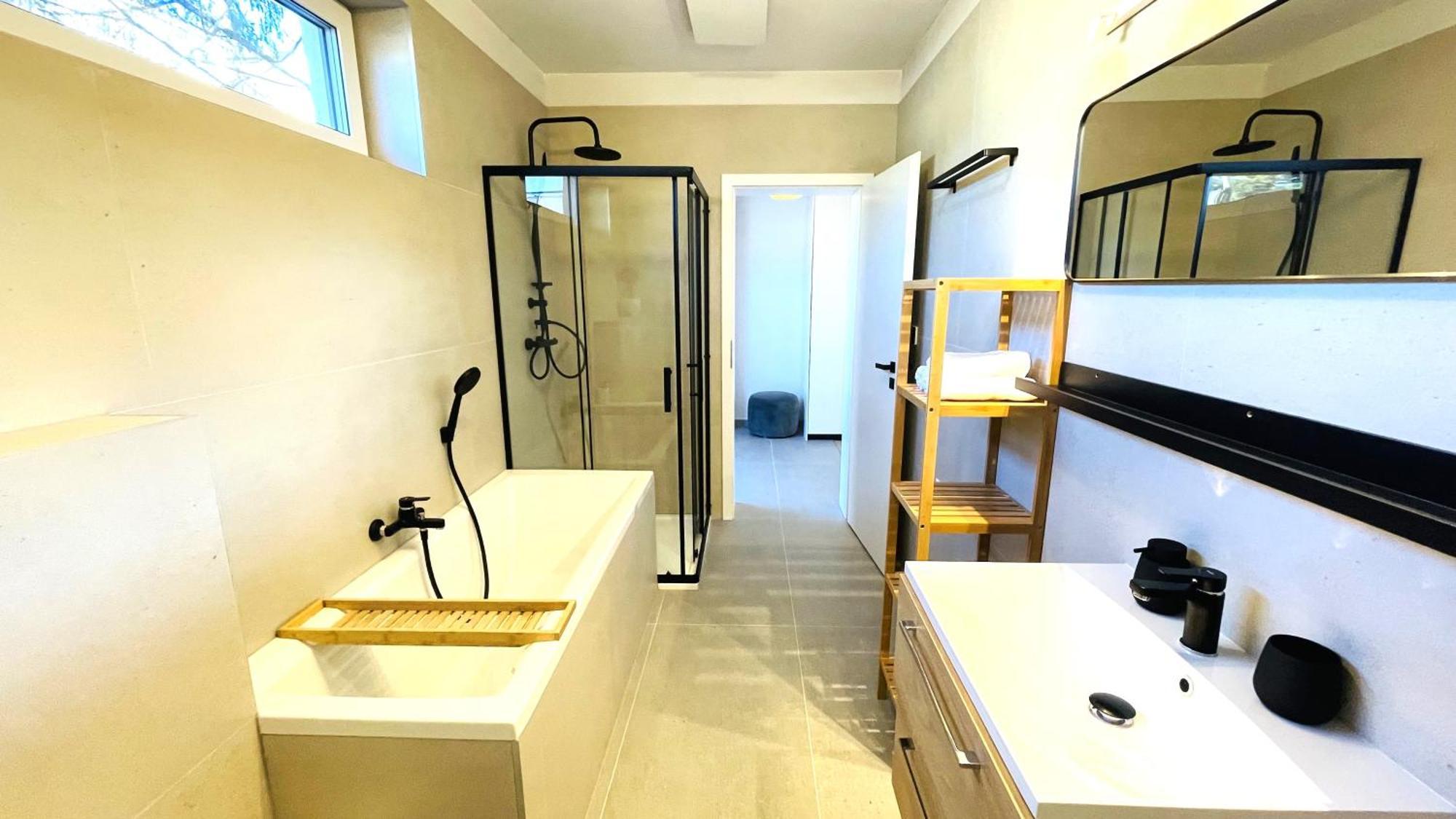 House Flow, 3 Room With Terrace, Free 2 Parking บราติสลาวา ภายนอก รูปภาพ