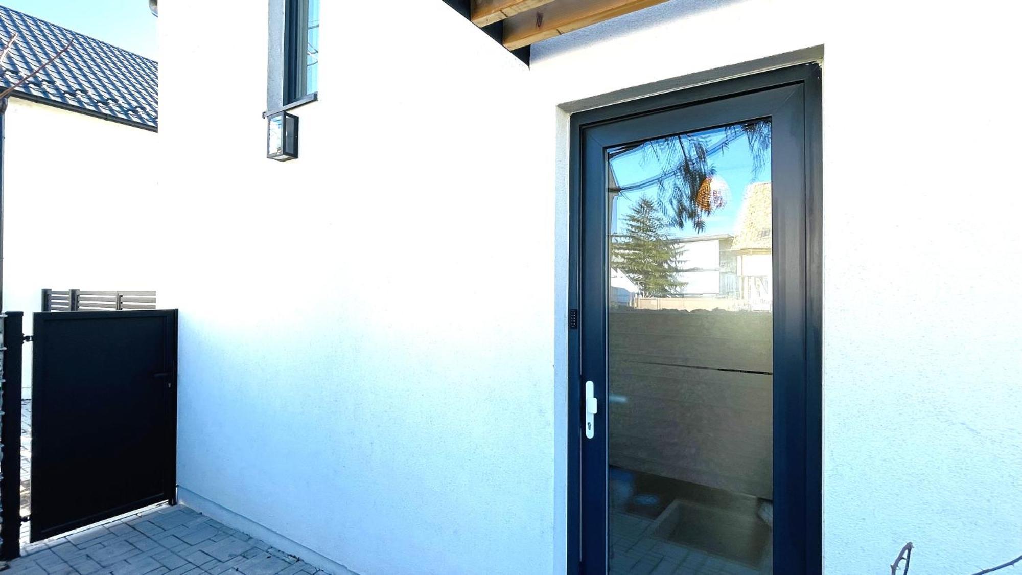 House Flow, 3 Room With Terrace, Free 2 Parking บราติสลาวา ภายนอก รูปภาพ