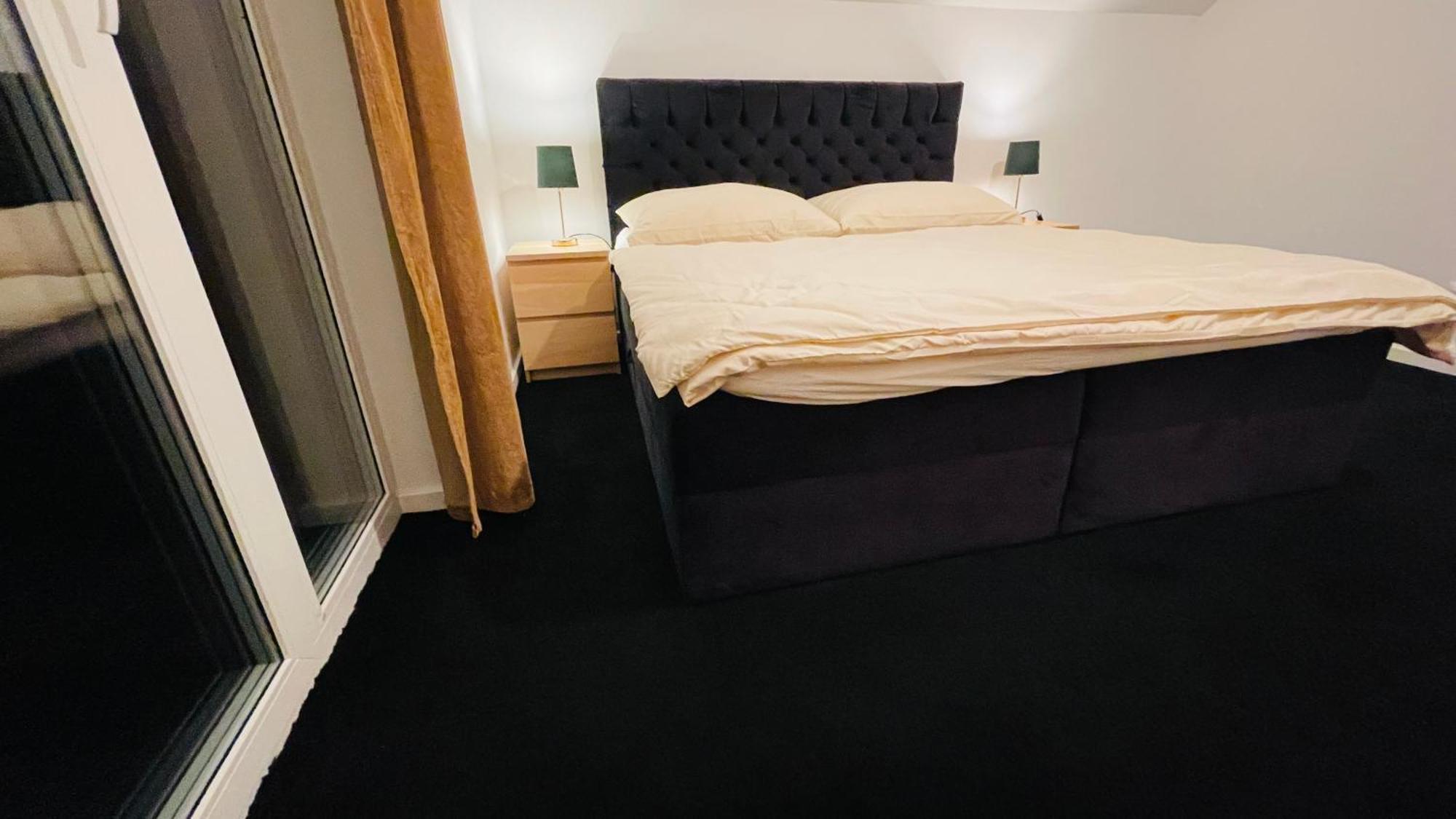 House Flow, 3 Room With Terrace, Free 2 Parking บราติสลาวา ภายนอก รูปภาพ