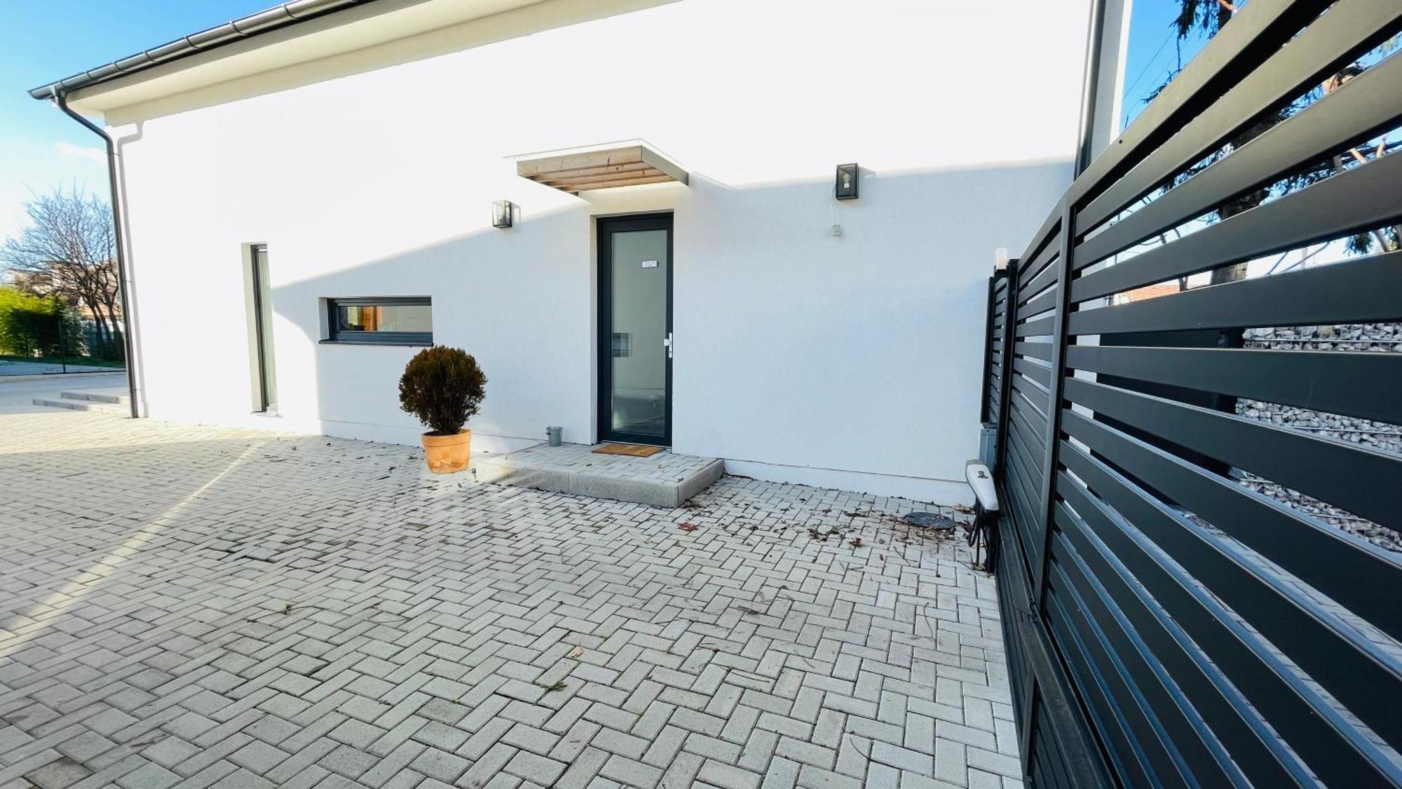 House Flow, 3 Room With Terrace, Free 2 Parking บราติสลาวา ภายนอก รูปภาพ