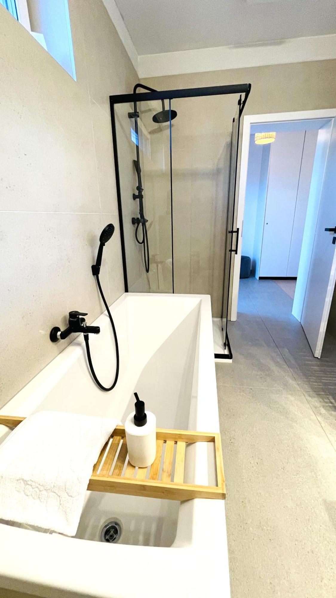 House Flow, 3 Room With Terrace, Free 2 Parking บราติสลาวา ภายนอก รูปภาพ